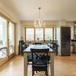 Bella Vista Apartment *